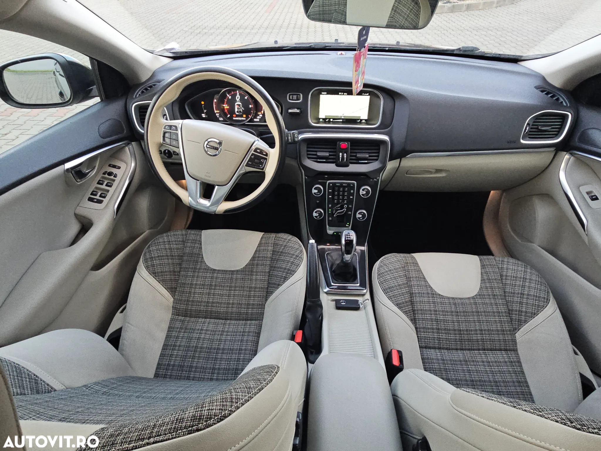 Volvo V40 D2 DRIVe Momentum - 14