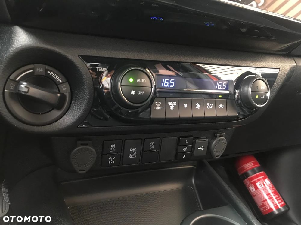 Toyota Hilux 2.8 D-4D mHEV Double Cab Invincible 4x4 - 30