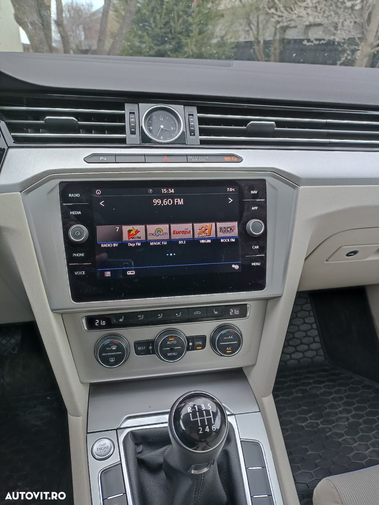 Volkswagen Passat - 12