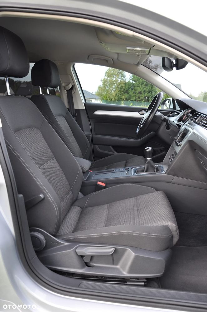 Volkswagen Passat - 15