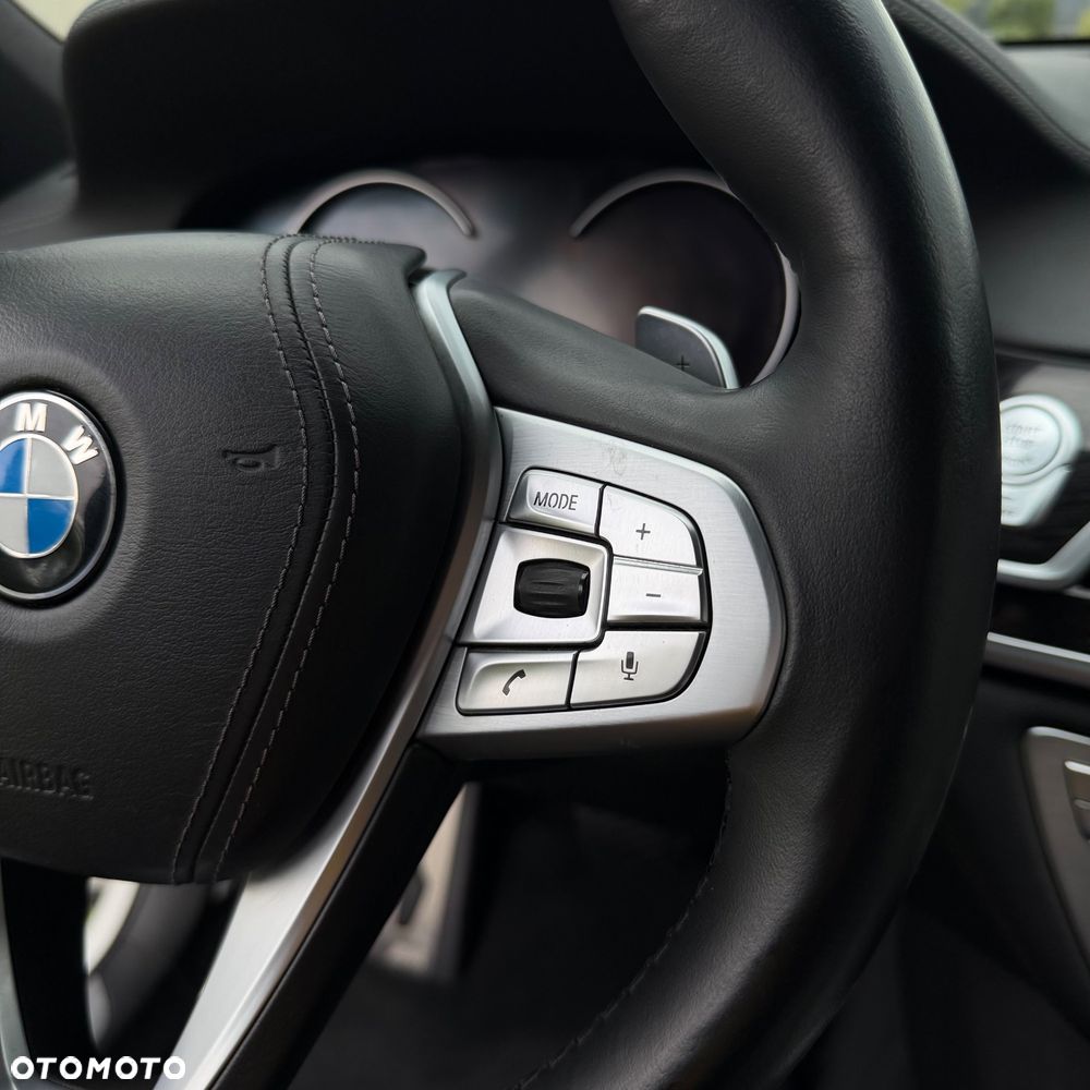 BMW Seria 7 740Li - 36