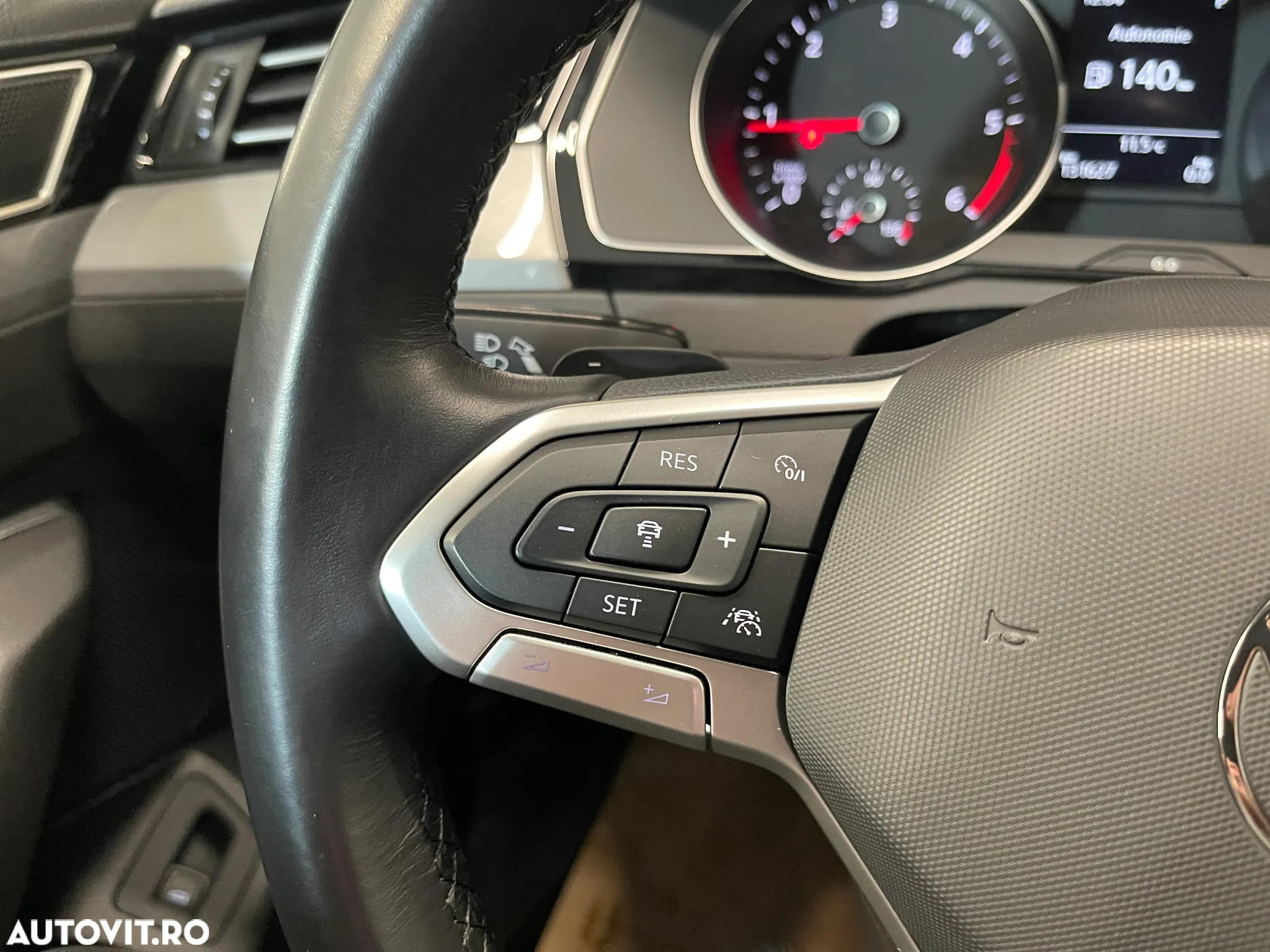 Volkswagen Passat 2.0 TDI DSG Comfortline - 23