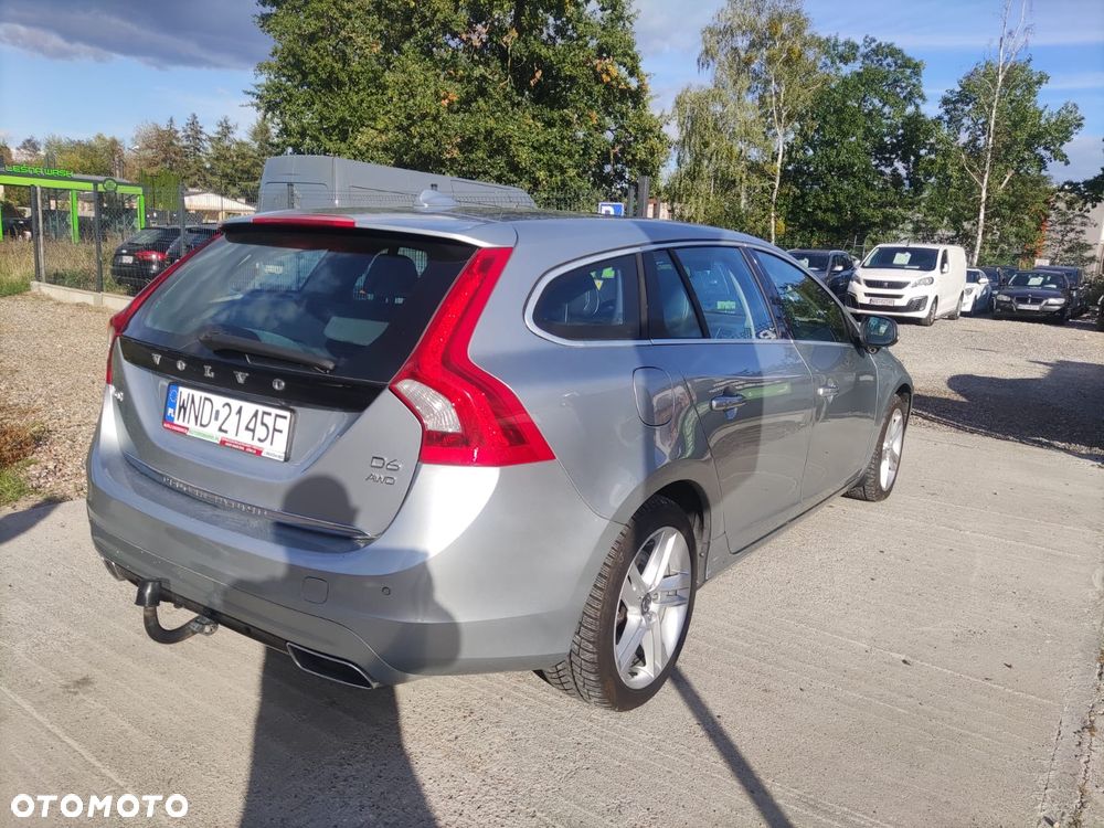 Volvo V60 D6 AWD Plug-in Hybrid Summum - 10