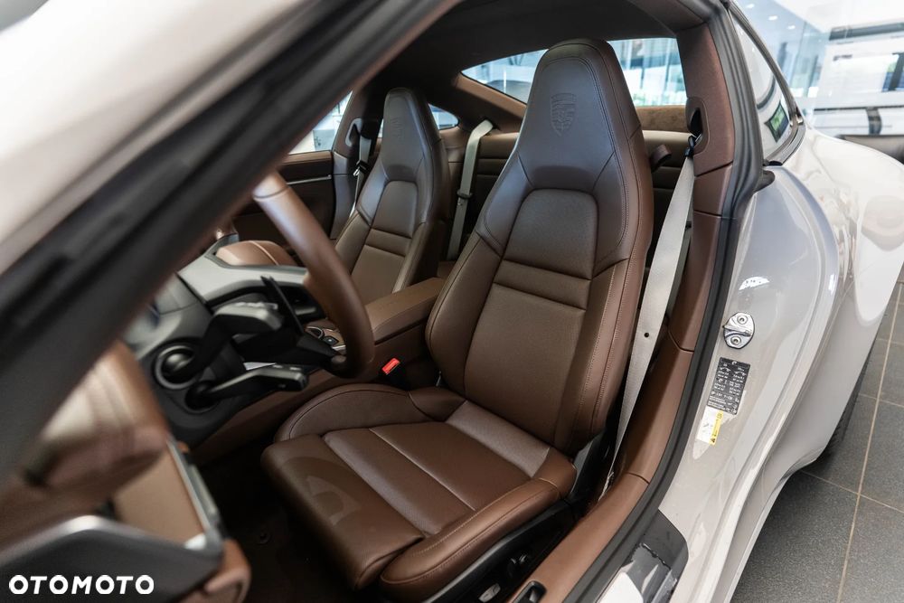 Porsche 911 Carrera 4S - 10
