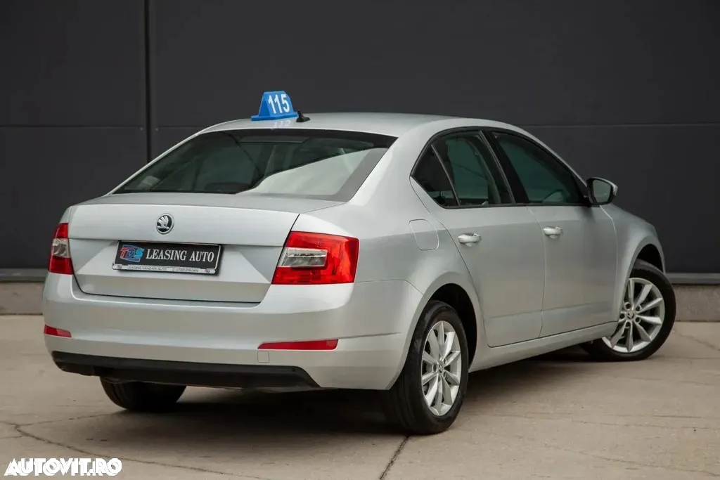 Skoda Octavia 2.0 TDI DSG Selection Plus - 9