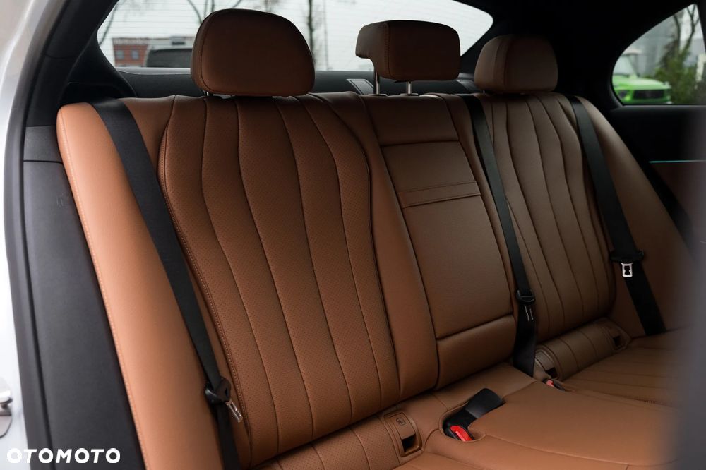 Mercedes-Benz Klasa E 220 d mHEV 4-Matic AMG 9G-Tronic - 23