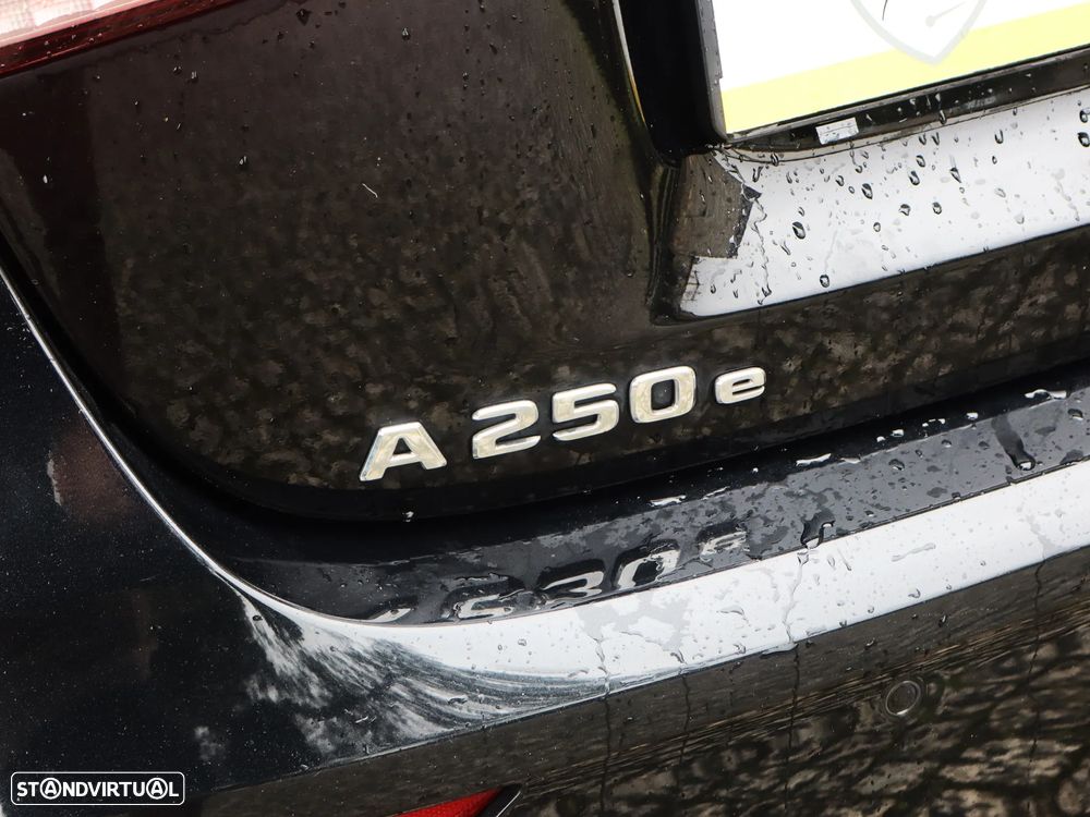 Mercedes-Benz A 250 e AMG Line - 9