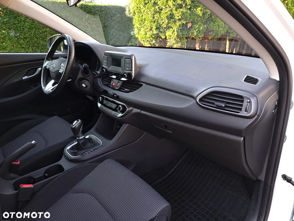 Hyundai i30 1.5 DPI Classic + - 18