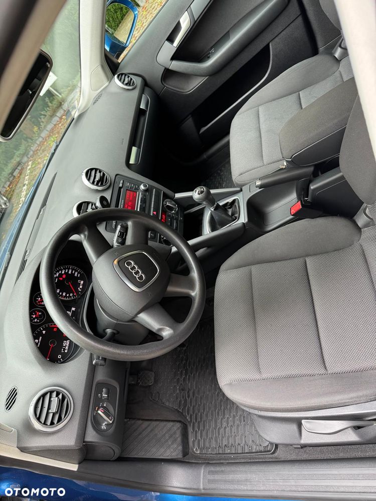 Audi A3 Sportback 1.6 TDI DPF Attraction - 14