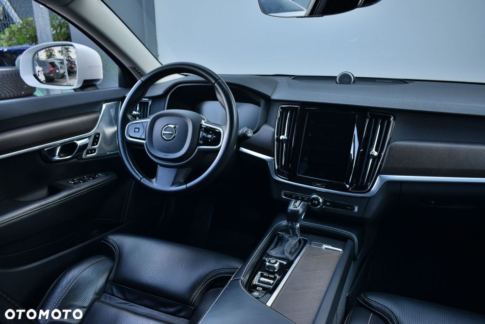 Volvo V90 Cross Country - 22