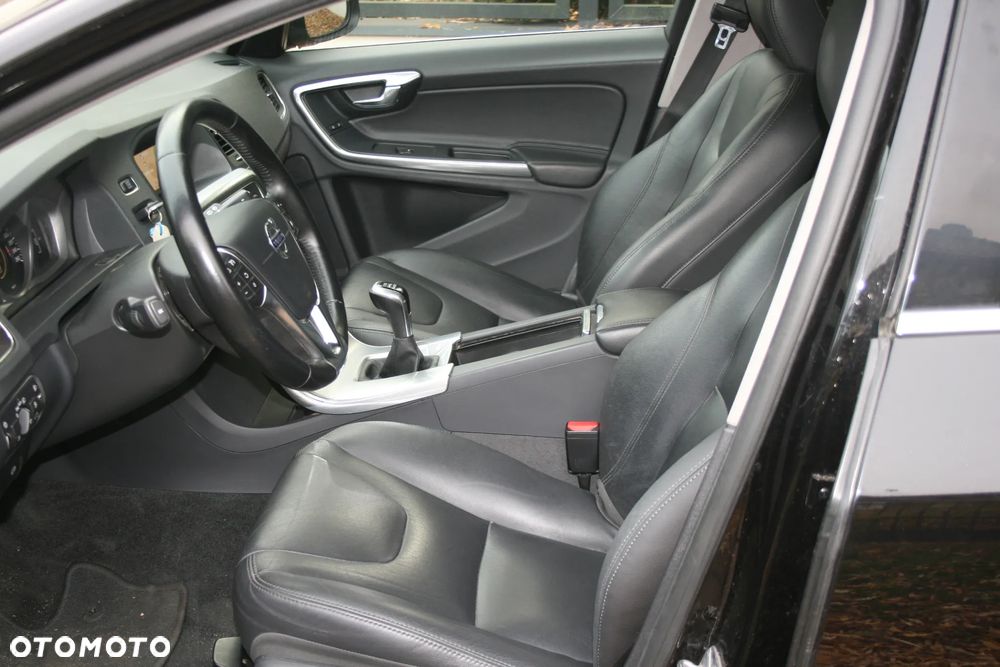 Volvo V60 D3 Drive-E Dynamic Edition (Momentum) - 40