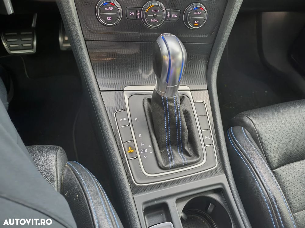 Volkswagen Golf - 16