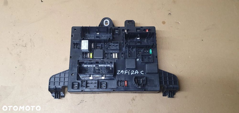 Moduł BSI skrzynka bezpieczników Opel Zafira C 13368651 365927271 - 1