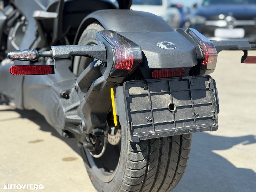 Can-Am Ryker 900 - 12