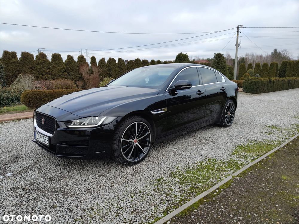 Jaguar XE 2.0 D AWD Portfolio - 4