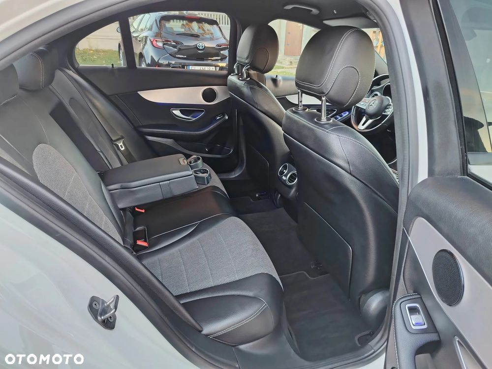 Mercedes-Benz Klasa C 200 4MATIC 9G-TRONIC - 29