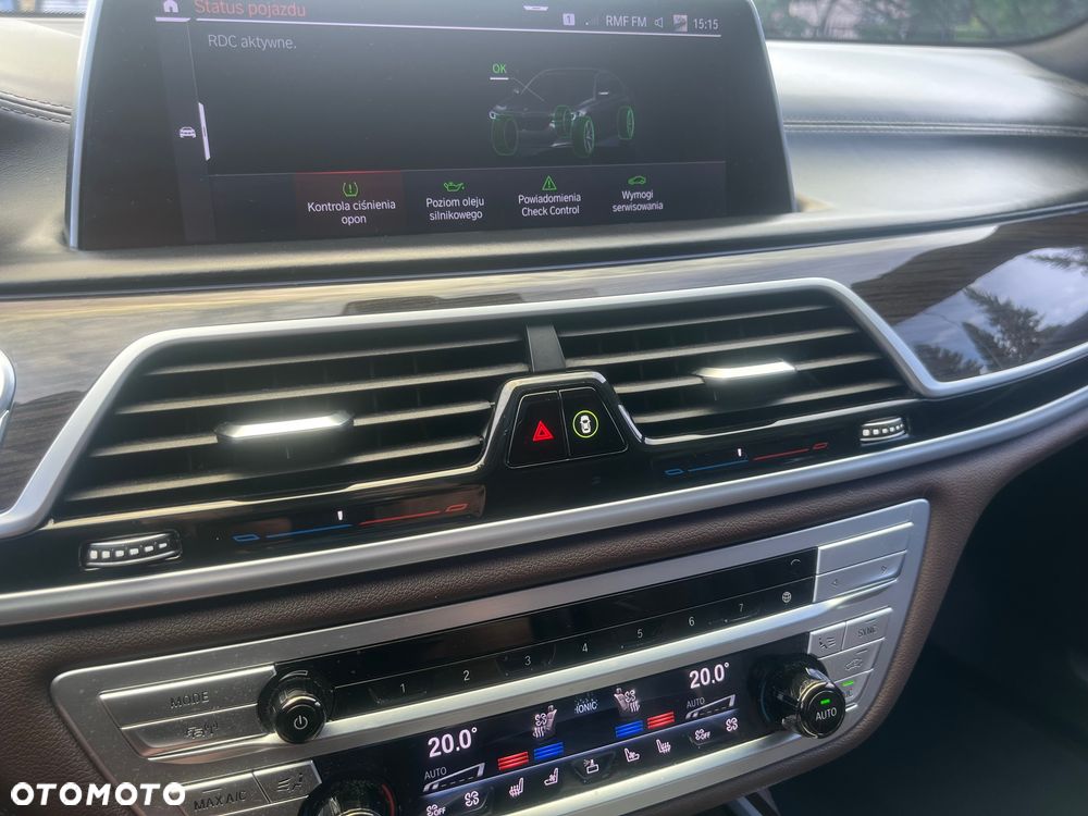 BMW Seria 7 745e - 34