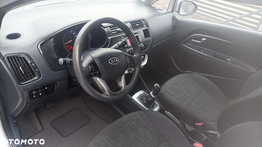 Kia Rio 1.4 Dream Team Edition - 17