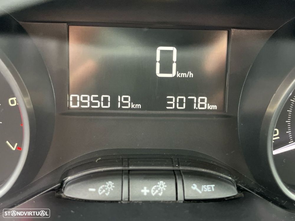 Peugeot 208 1.2 PureTech Signature - 3