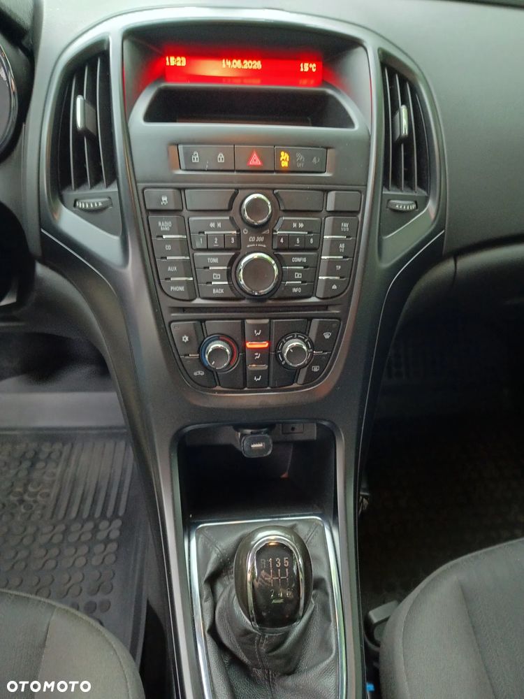 Opel Astra 1.4 T Essentia - 8