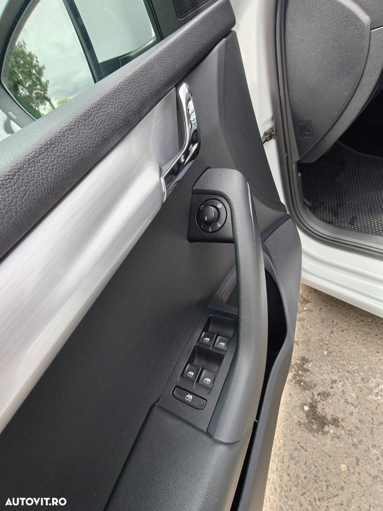 Skoda Octavia 1.6 TDI DSG Ambition - 9