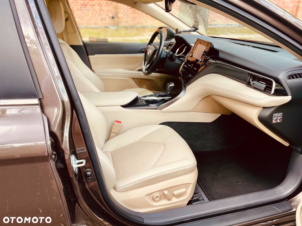 Toyota Camry 2.5 Hybrid Prestige CVT - 19