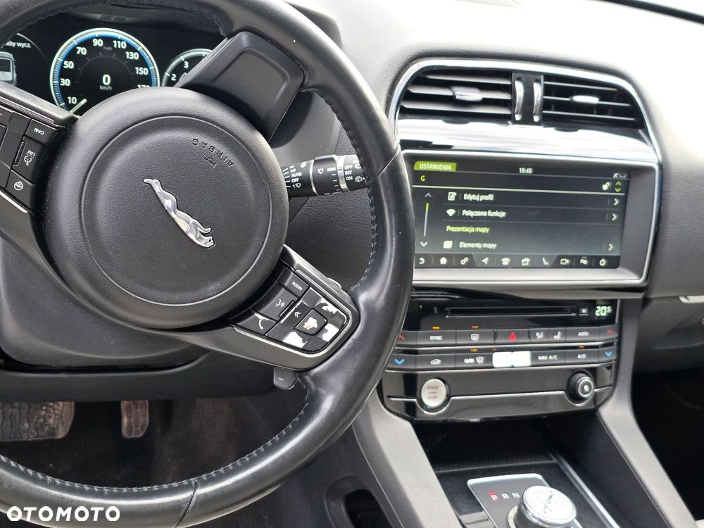 Jaguar F-Pace - 17