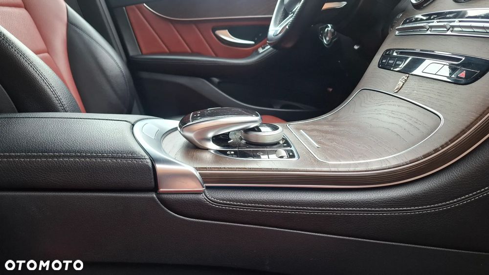 Mercedes-Benz GLC 250 4Matic 9G-TRONIC AMG Line - 22