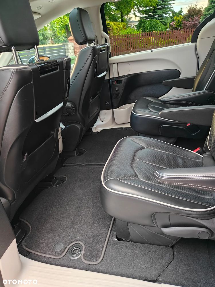 Chrysler Pacifica - 11