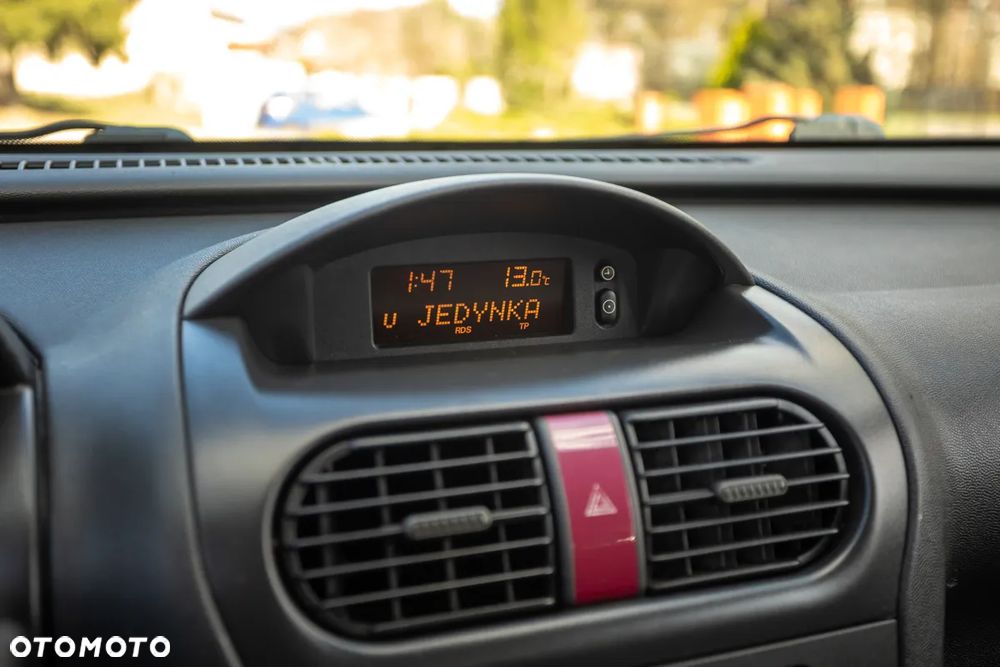 Opel Corsa 1.2 16V - 24