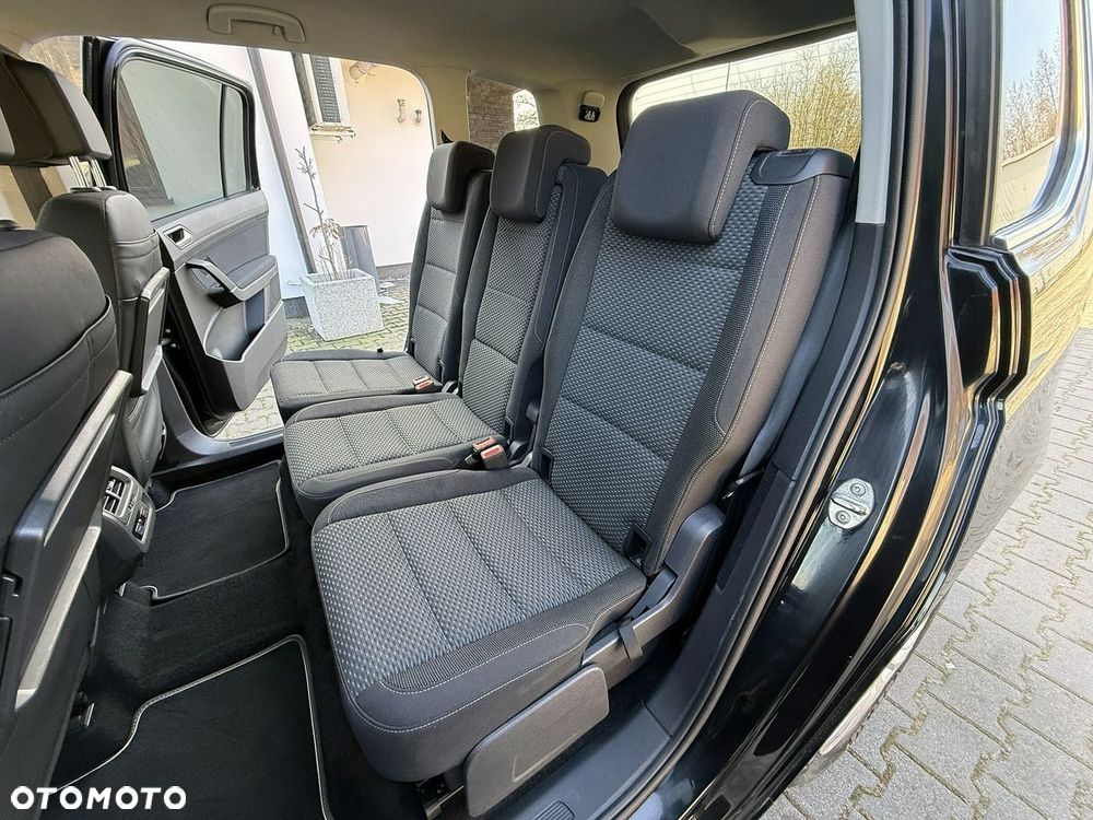 Volkswagen Touran 1.6 TDI SCR DSG IQ.DRIVE - 20
