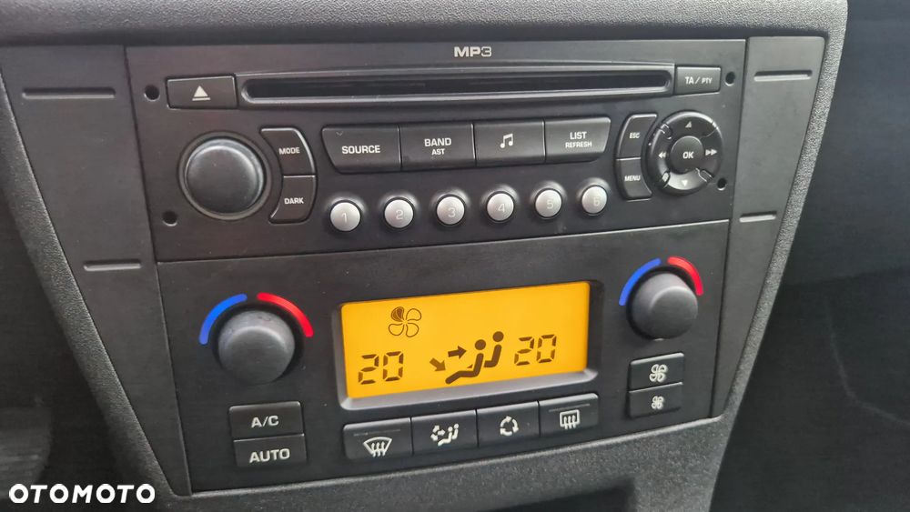 Citroën C4 1.4 16V Style - 9