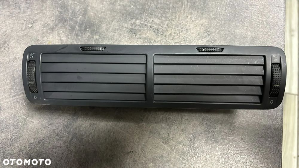 VW PASSAT B5 lift kombi 2.0 TDI kratka nawiewu środkowa  3B0819728D   (108/2) - 1
