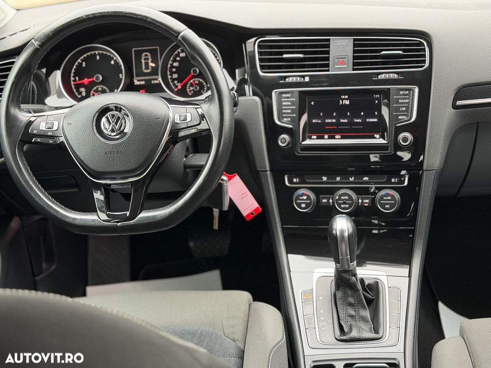 Volkswagen Golf - 10