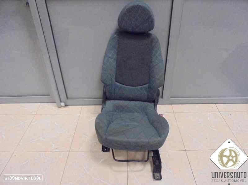 BANCO FRONTAL DIREITO SMART FORFOUR 2004 - 4