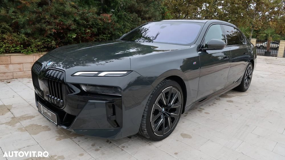 BMW Seria 7 740d xDrive MHEV - 35