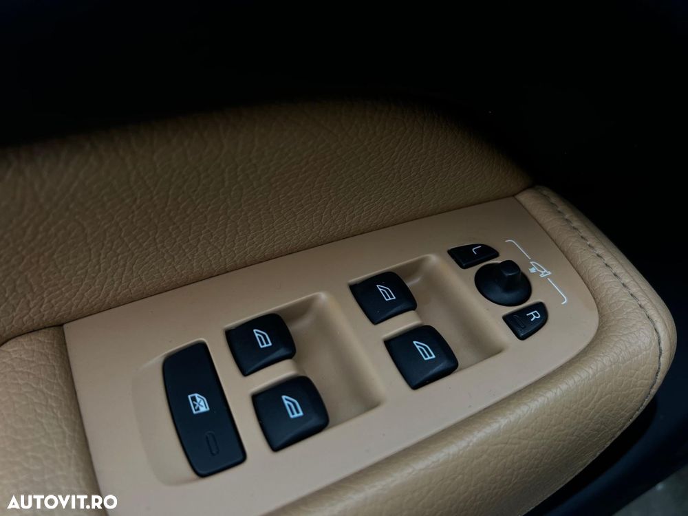 VOLVO XC60 2017 — imagine 44