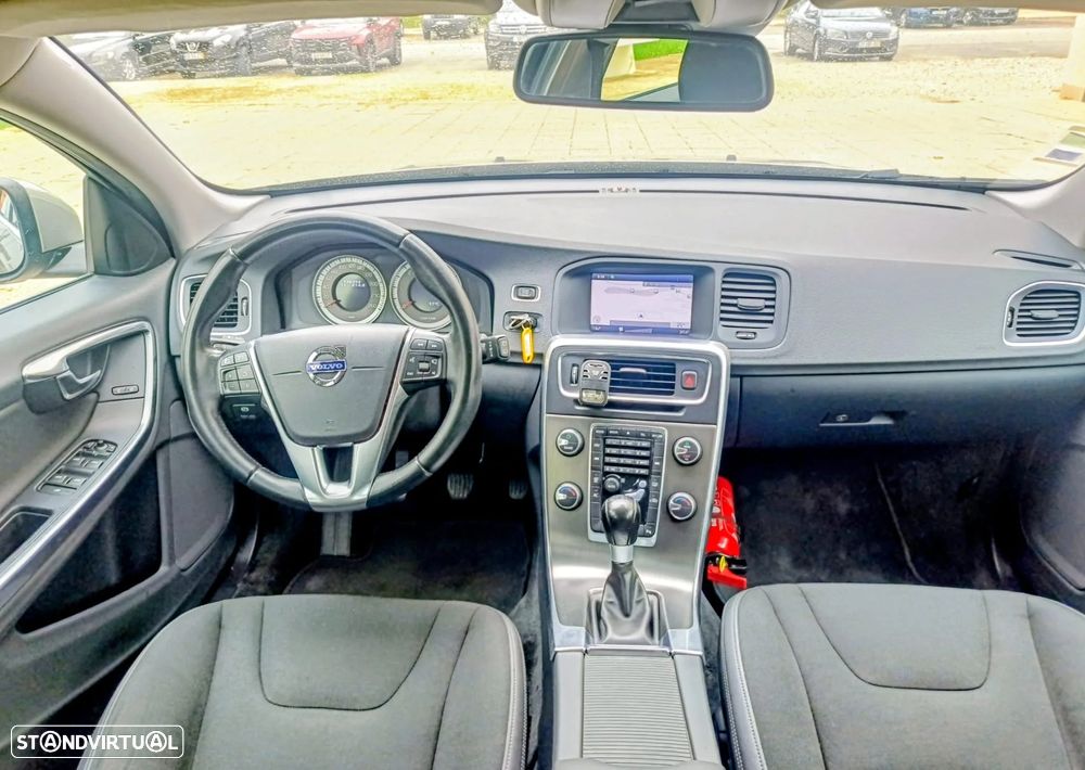 Volvo V60 1.6 D2 Drive Momentum Start/Stop - 9