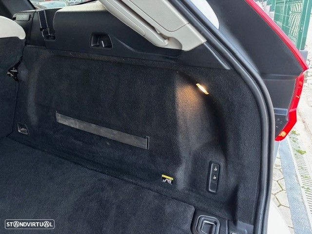 Volvo XC 60 2.0 D4 Inscription AWD Geartronic - 20