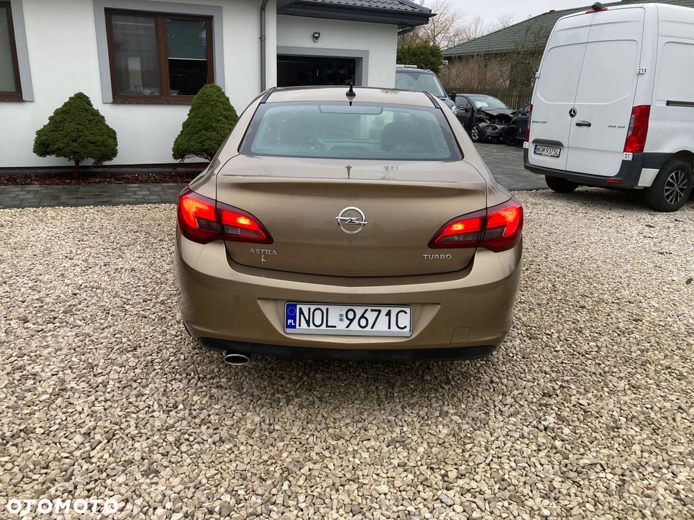 Opel Astra 1.4 T Executive EU6 - 4
