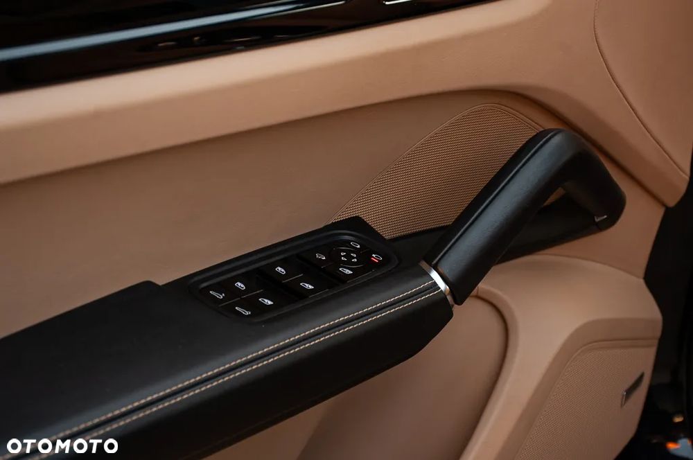 Porsche Cayenne - 23