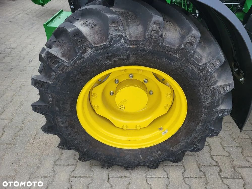 John Deere 5115M - 8