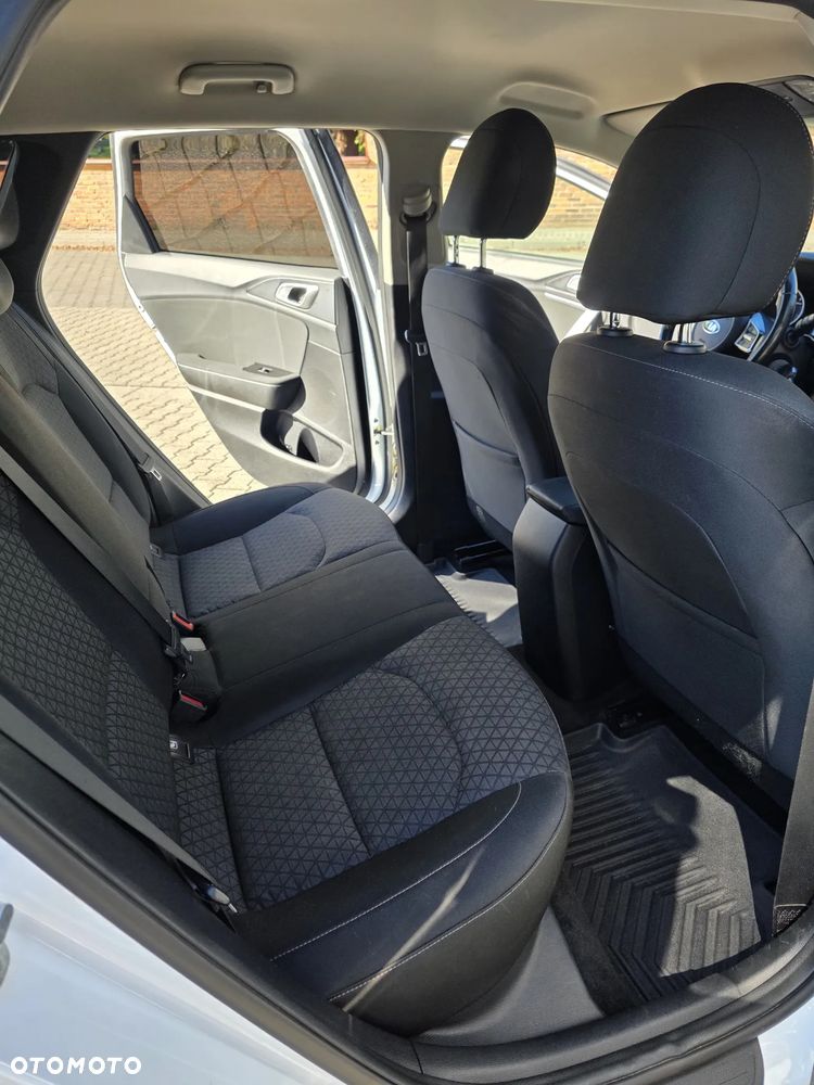 Kia Ceed 1.6 CRDi mHEV M - 11