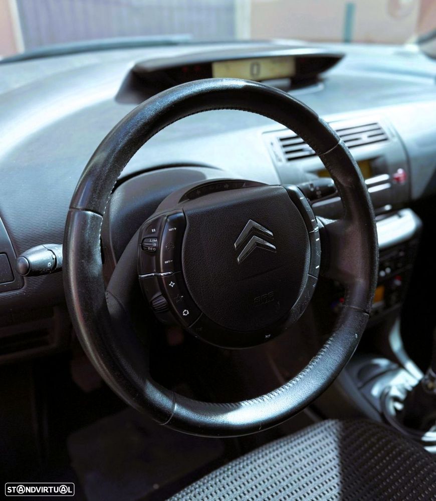 Citroën C4 1.4 16V SX - 8