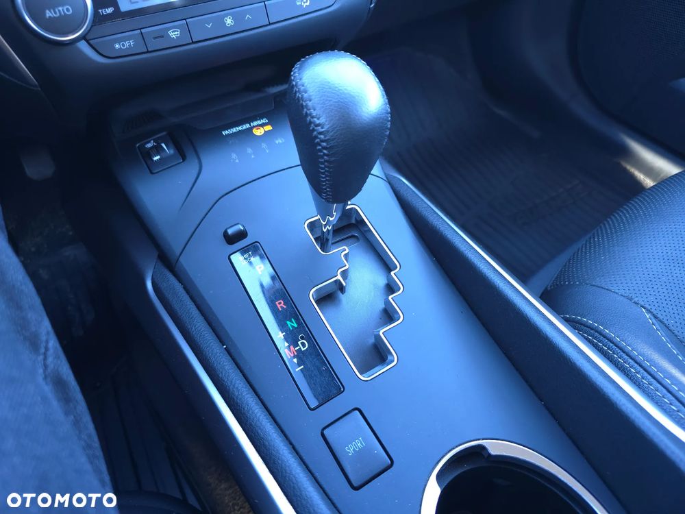 Toyota Avensis 2.0 Prestige MS - 32