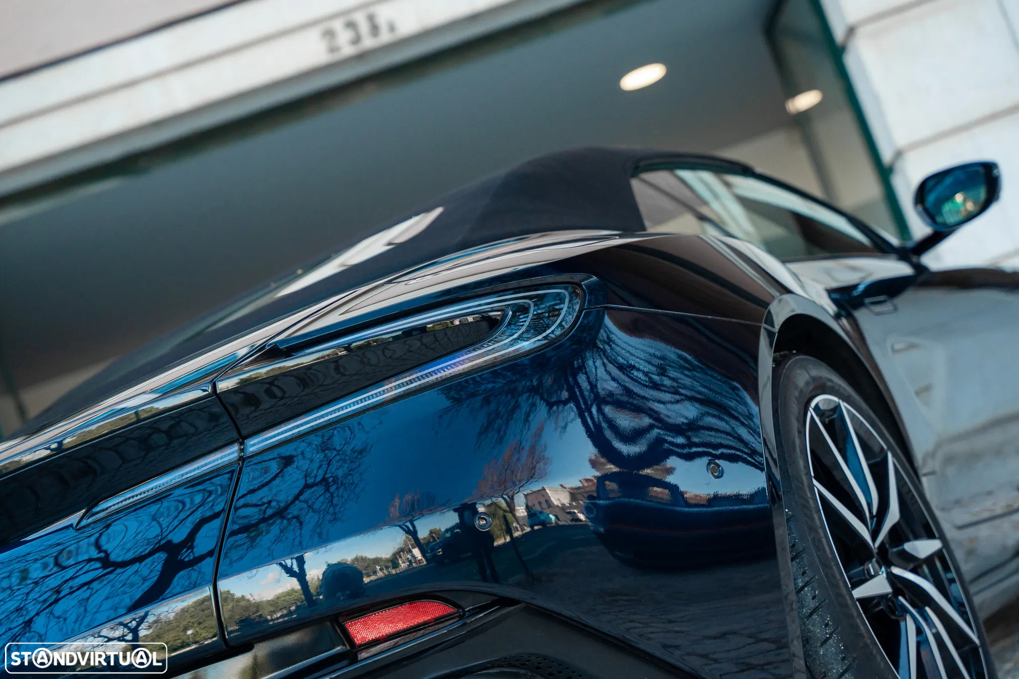 Aston Martin DB11 Volante V8 Auto - 6