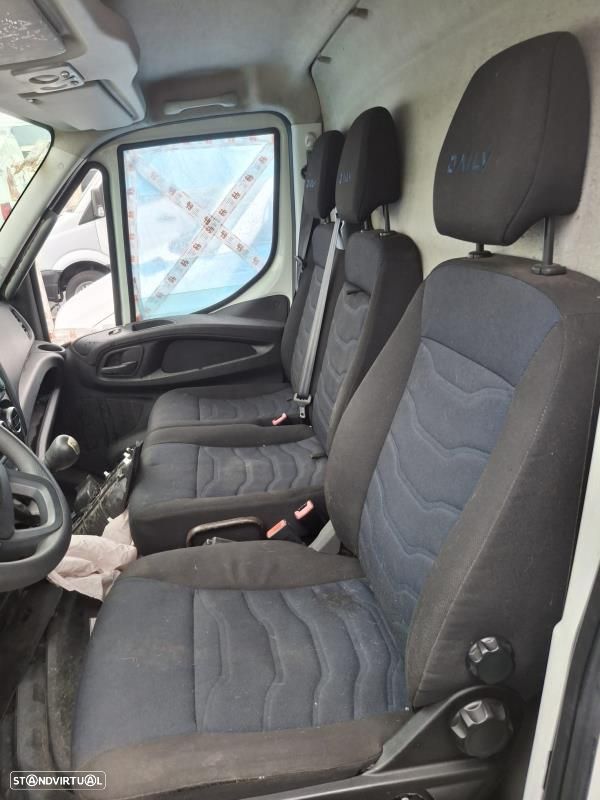 Conjunto De Bancos Frente Iveco Daily Vi Caixa - 1