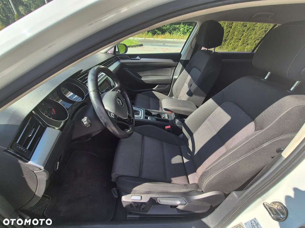 Volkswagen Passat - 10