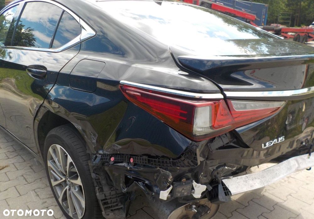 Lexus ES - 10