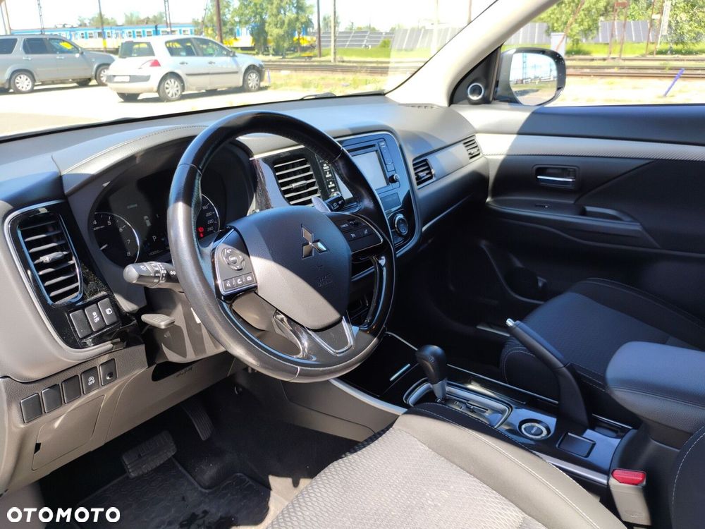 Mitsubishi Outlander 2.0 Intense 4WD CVT - 12
